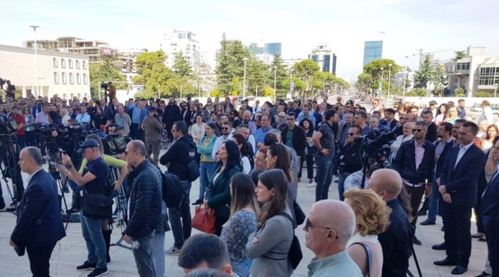Paralajmeruan greve urie, pedagoget serish ne proteste sot